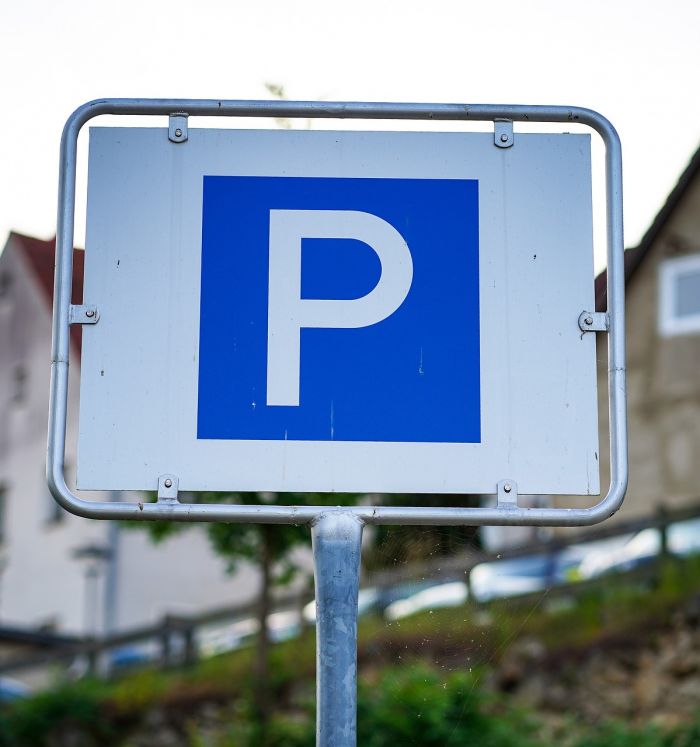 Parkschild - Bild von EM80 auf pixabay