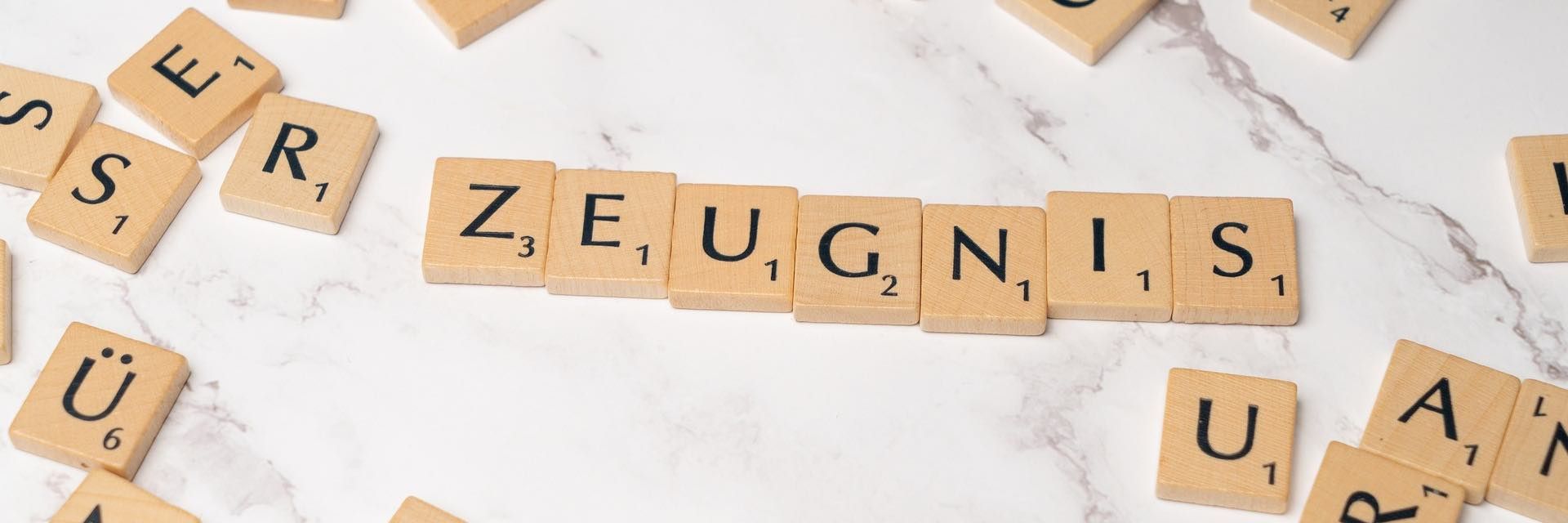 Symbolfoto Zeugnis von pixabay.de - Nr. 8282332